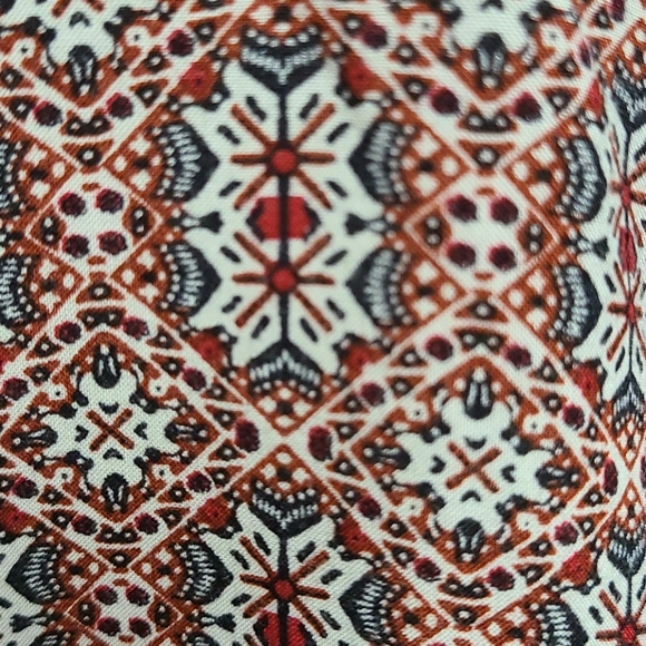 Lucy & Laurel Split V-neck Top size XL - Picture 3 of 7